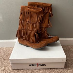 Minnetonka Moccasins Three Layer Boots 1632 Brown size 8 NWT